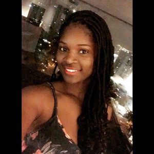 Meet your Posher, Dee